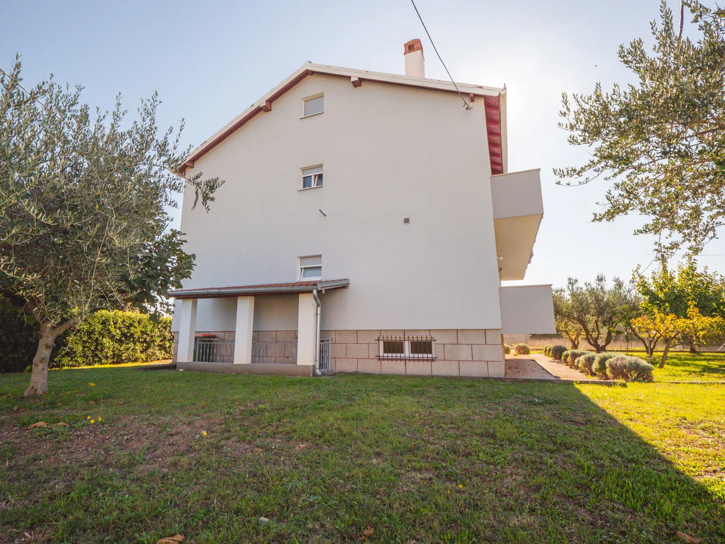 hrvatska, zadar, briševo – dvojnica s velikom okućnicom i dva stana, mirna lokacija, 1.216 m² - slika 2