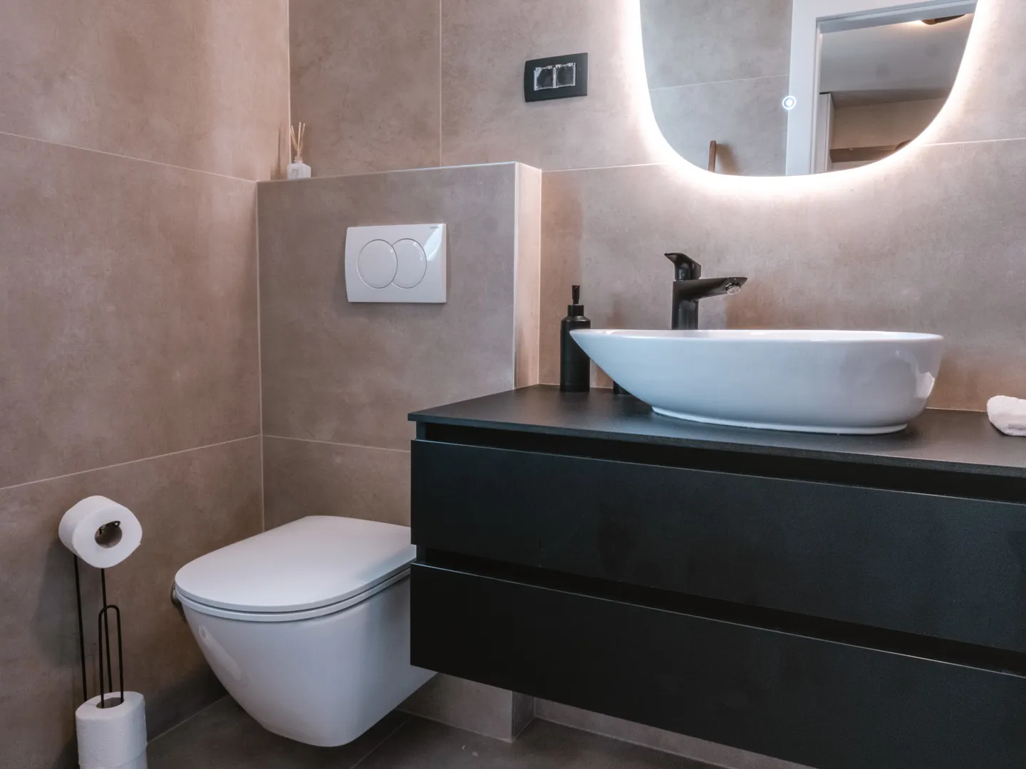 luksuzna vila s bazenom, prvi red do mora, nin - zadar - slika 35