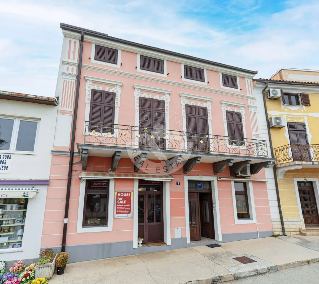 crikvenica, kuća 498 m2, tri stana apartmana jedan stan i dva poslovna prostora - slika 2