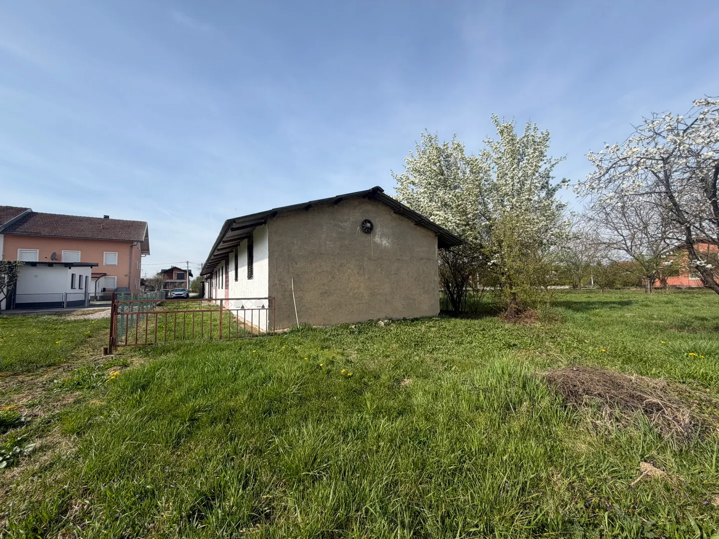 prodaja građevinskog zemljišta s kućom i radionom, rugvica (dragošička), 2027m2 - slika 14
