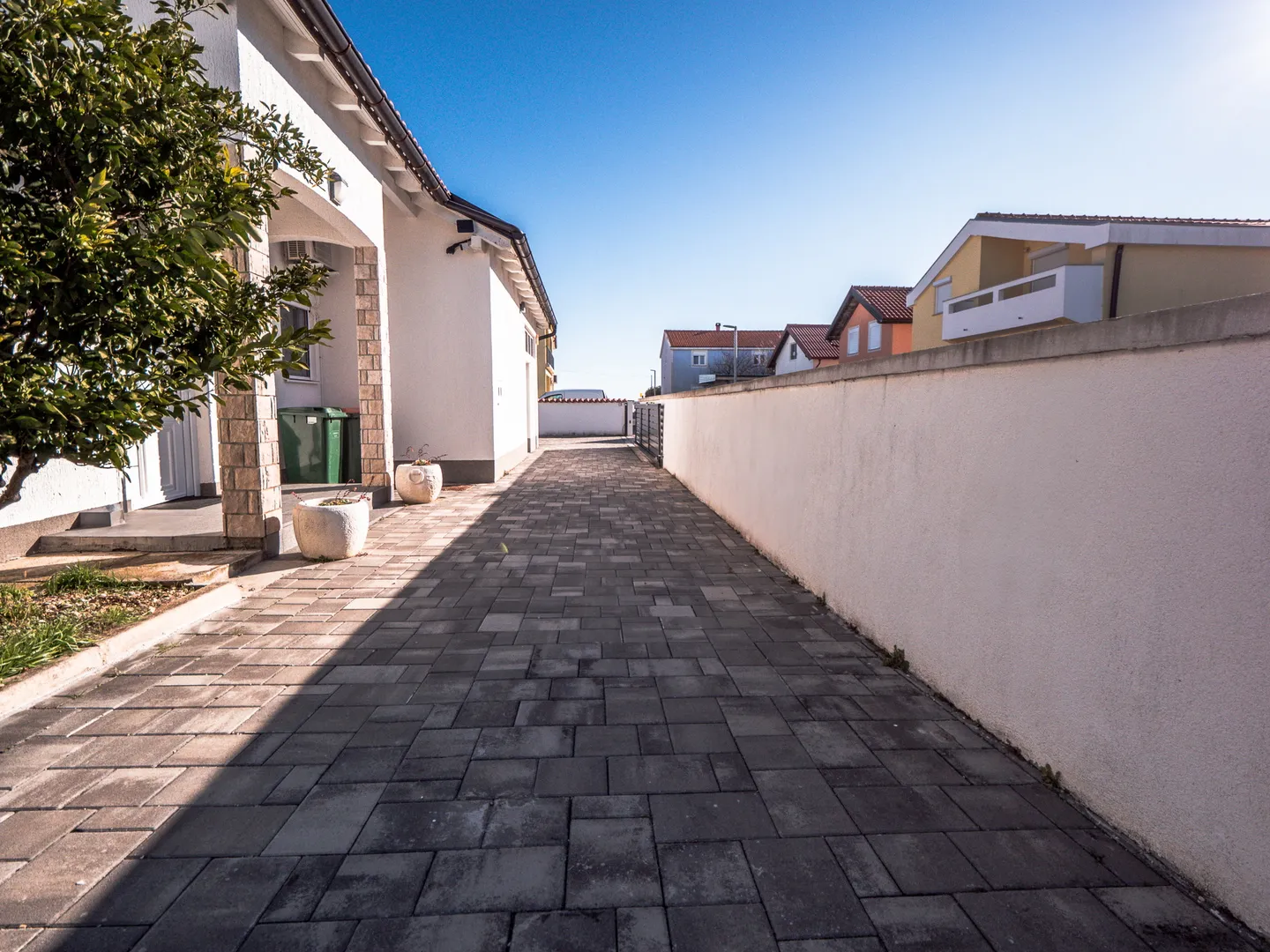hrvatska, zadar, vrsi - prostrana moderna kuća s bazenom, kaminom i garažom, 152 m² stambena površina - slika 38