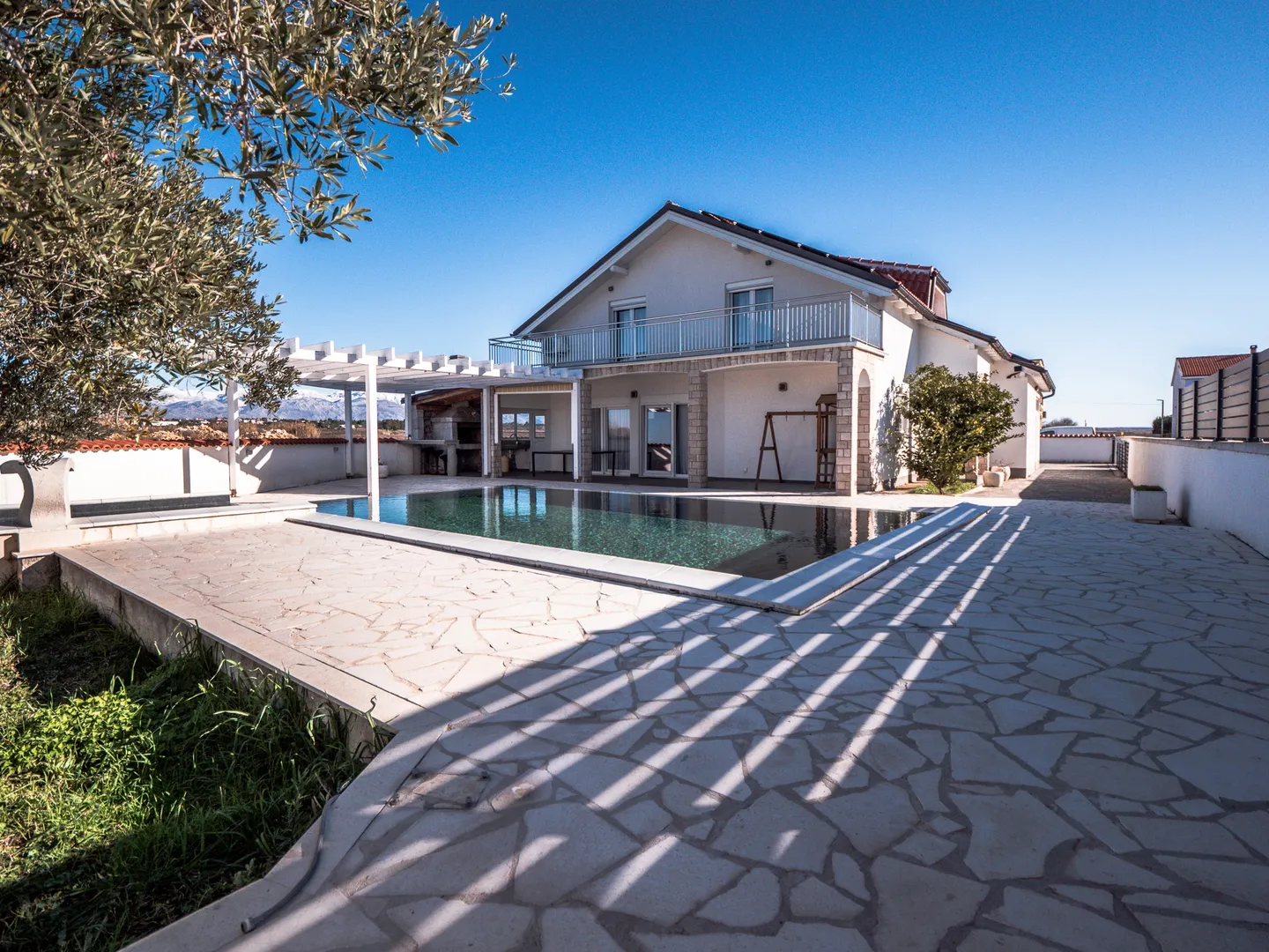 hrvatska, zadar, vrsi - prostrana moderna kuća s bazenom, kaminom i garažom, 152 m² stambena površina - slika 23
