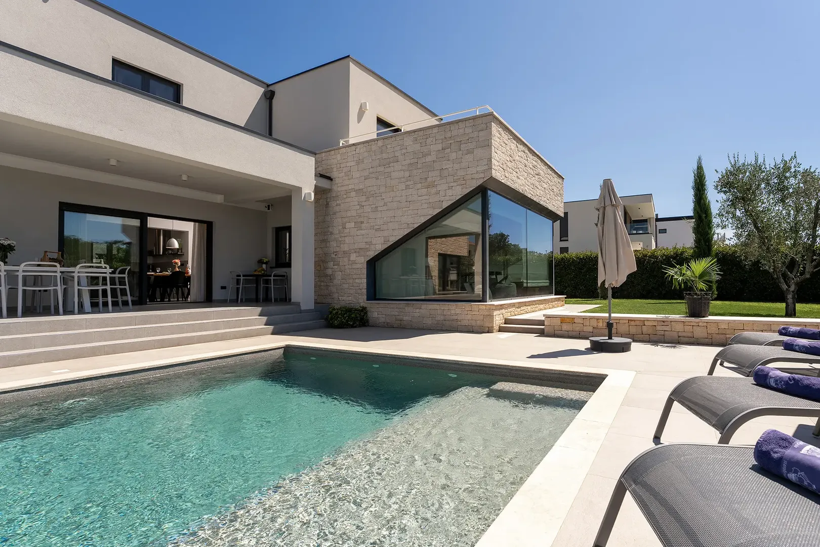 hrvatska, poreč, varvari – potpuno namještena luksuzna vila s bazenom, 280 m² - slika 2
