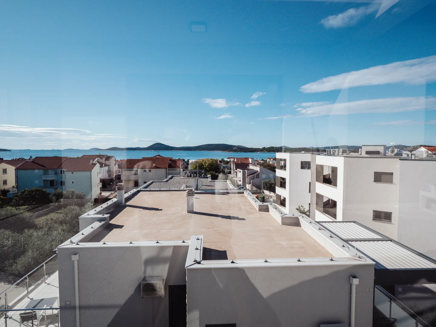 hrvatska, šibenik, vodice (tribunj) – penthouse stan s pogledom na more, 130 m² površine, dvije terase, moderna arhitektura - slika 24