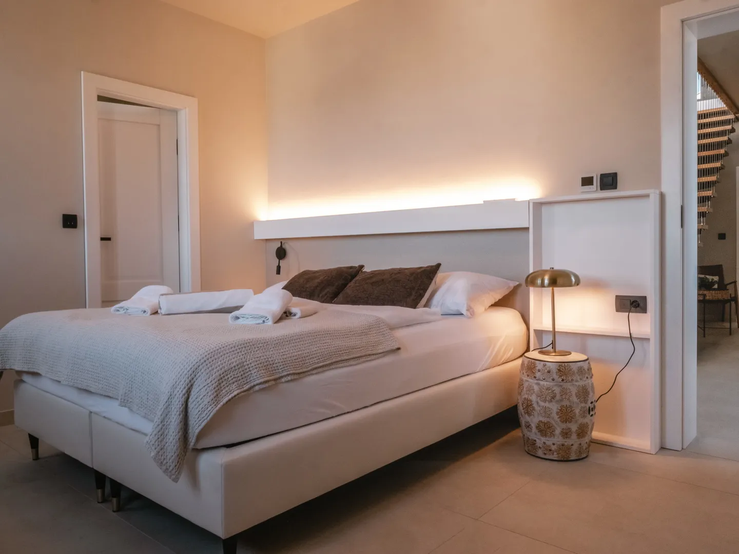luksuzna vila s bazenom, prvi red do mora, nin - zadar - slika 23
