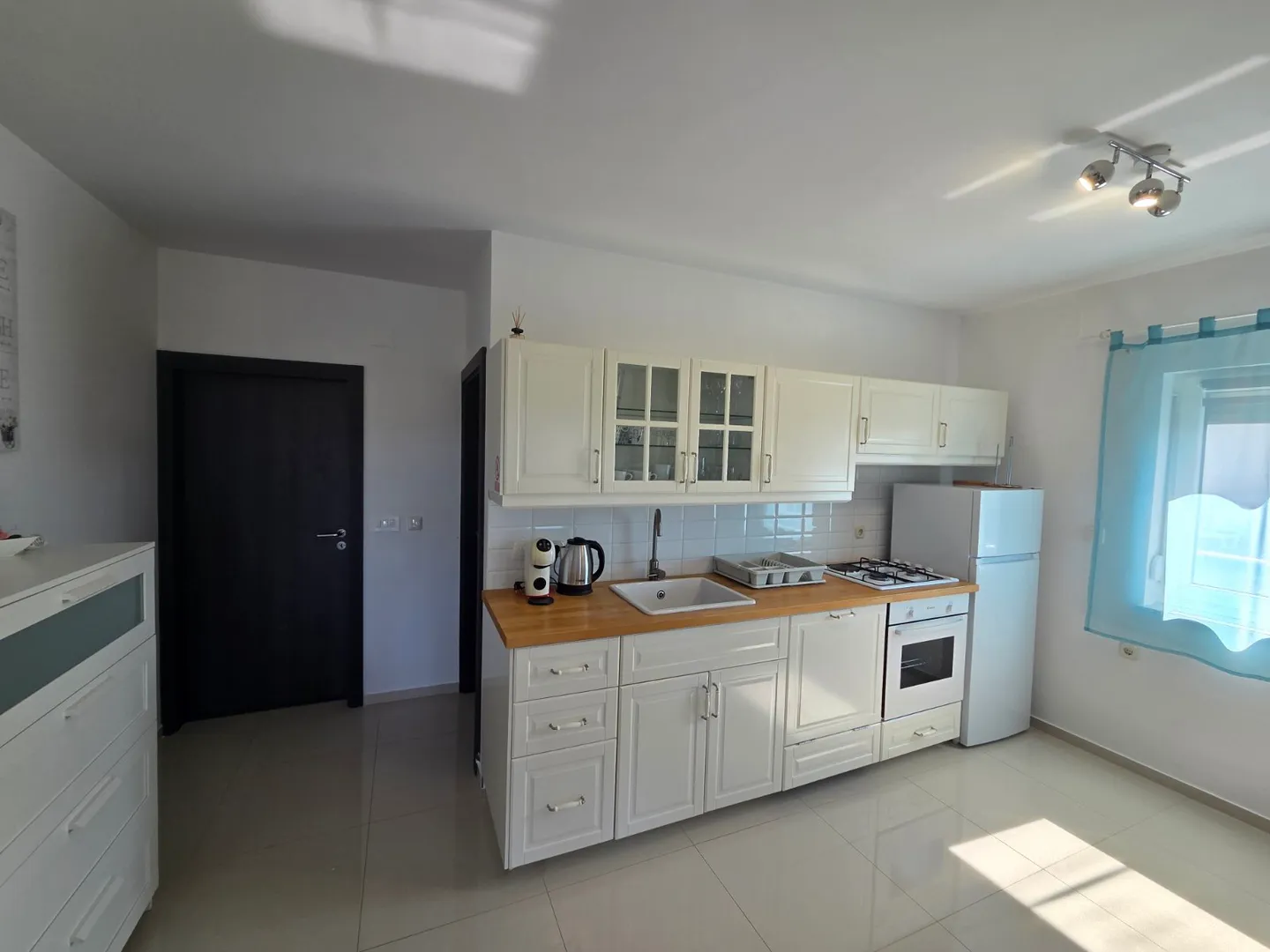 seline, kuća sa bazenom, 4 apartmana u mirnom okruženju - slika 18