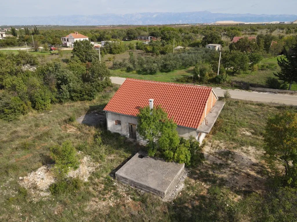 hrvatska, zemunik, zadar – 2.062 m² građevinskog zemljišta s kućom + 1.987 m² poljoprivrednog zemljišta u mirnoj zoni, 5 min od zračne luke - slika 3