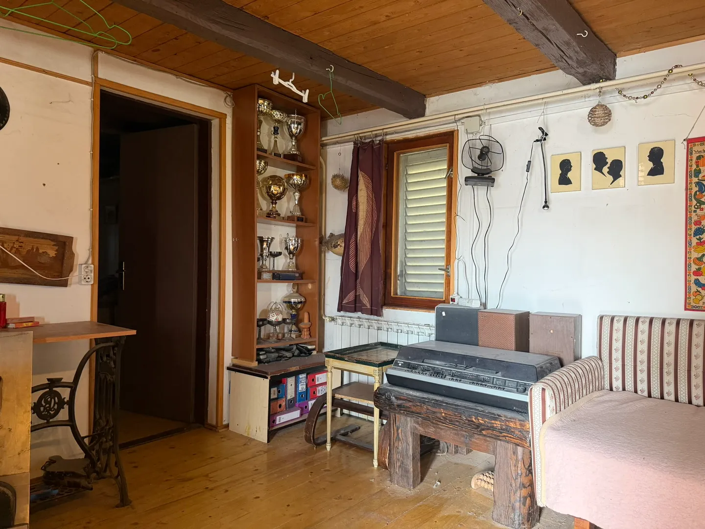 prodaja građevinskog zemljišta s kućom i radionom, rugvica (dragošička), 2027m2 - slika 6