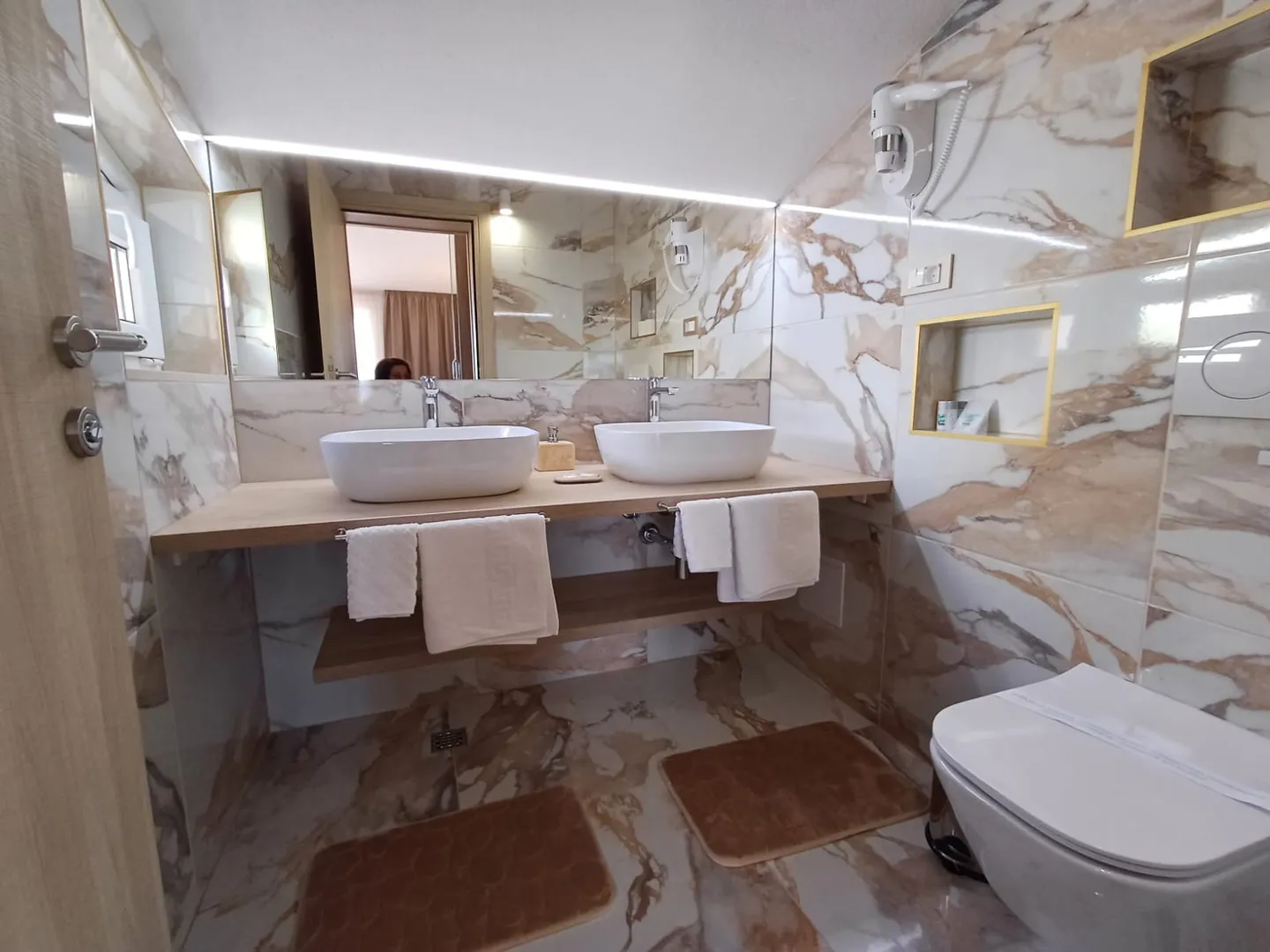 hrvatska, čiovo, okrug gornji, kuća 435 m2, samo 150 metara od mora - slika 9