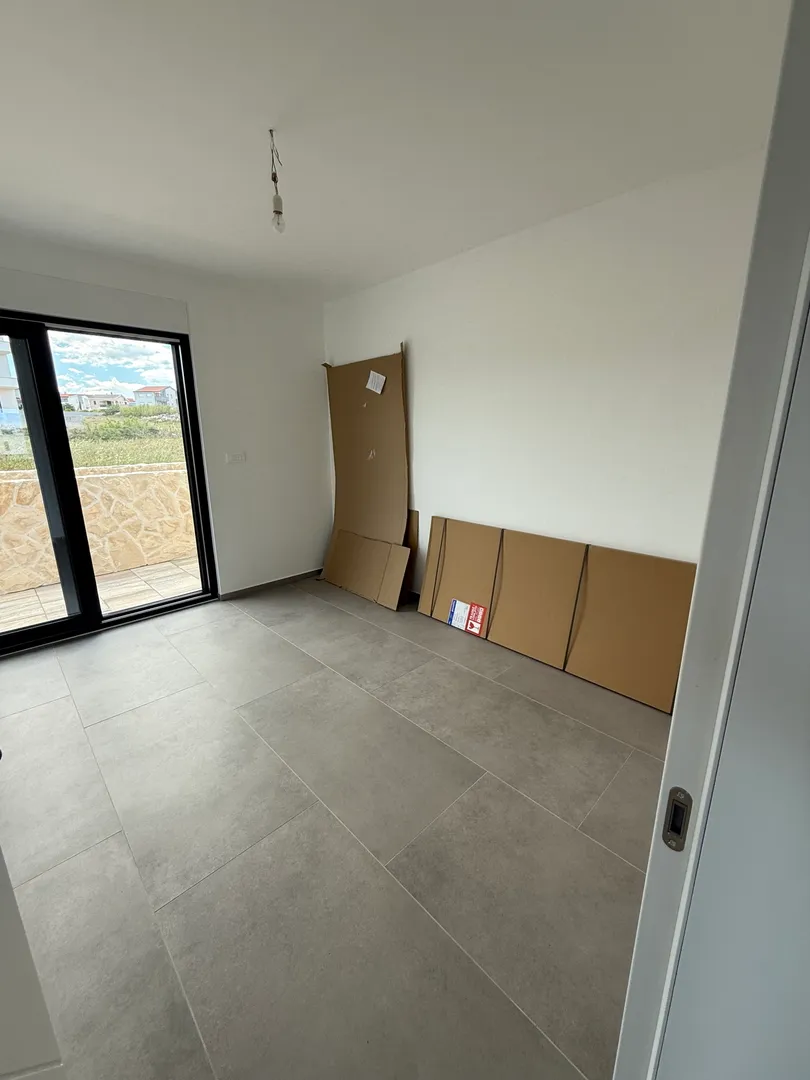 dvosobni stan s terasom i vrtom, 350 m od mora, povljana - pag - slika 5