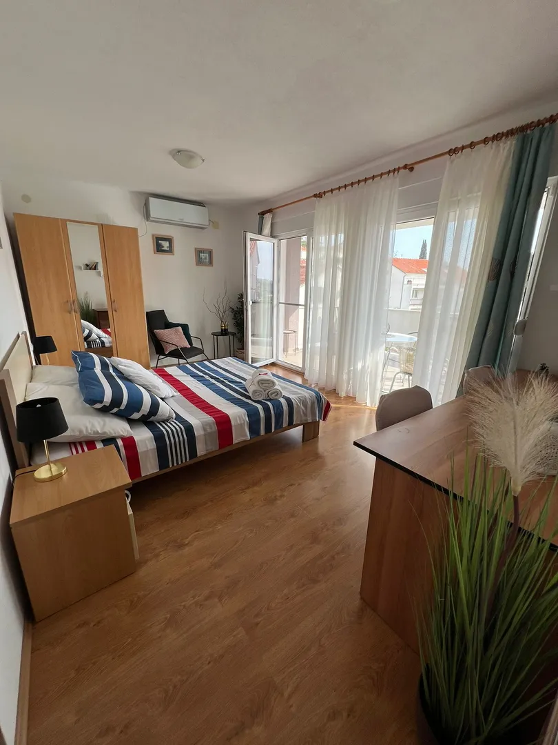 otok čiovo, okrug gornji- kuća s apartmanima, 80 m od mora i 8 km od zračne luke - slika 14
