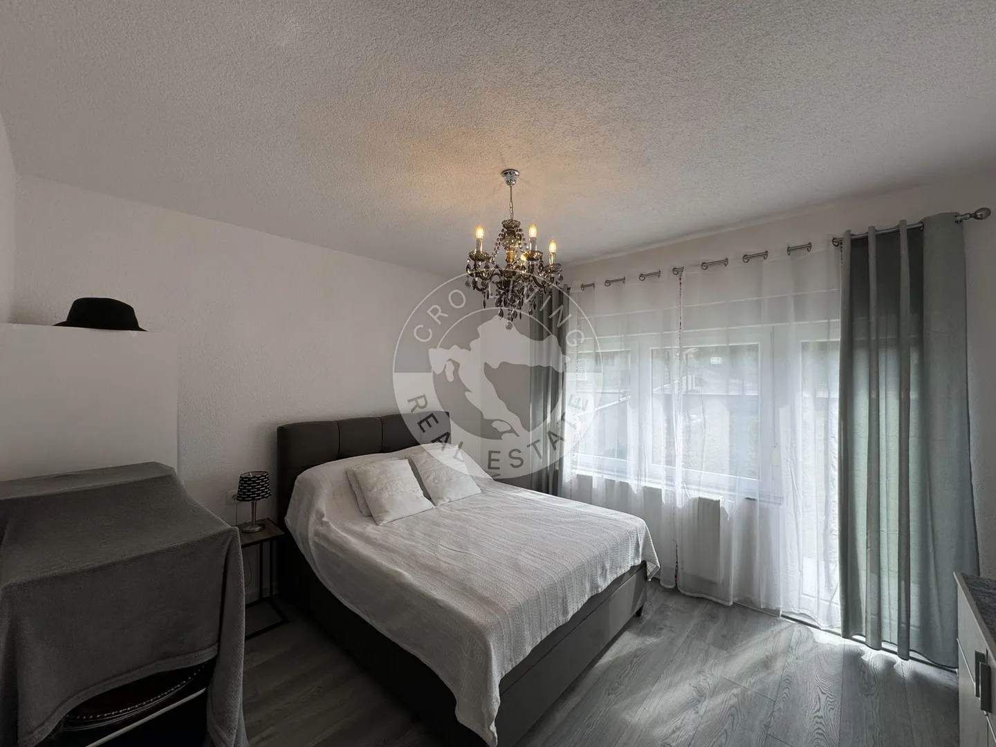 zaprešić, samostojeća kuća 310 m2, na površini od 1830 m2, sa gospodarskim prostorom - slika 11