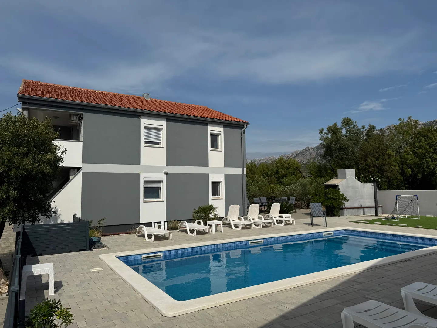 seline, kuća sa bazenom, 4 apartmana u mirnom okruženju - slika 26