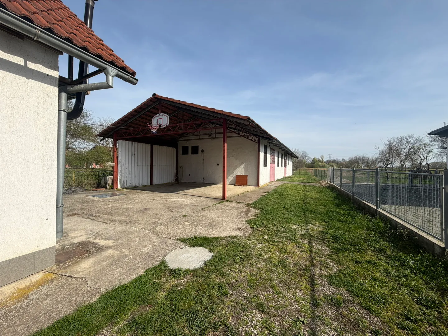 prodaja građevinskog zemljišta s kućom i radionom, rugvica (dragošička), 2027m2 - slika 10