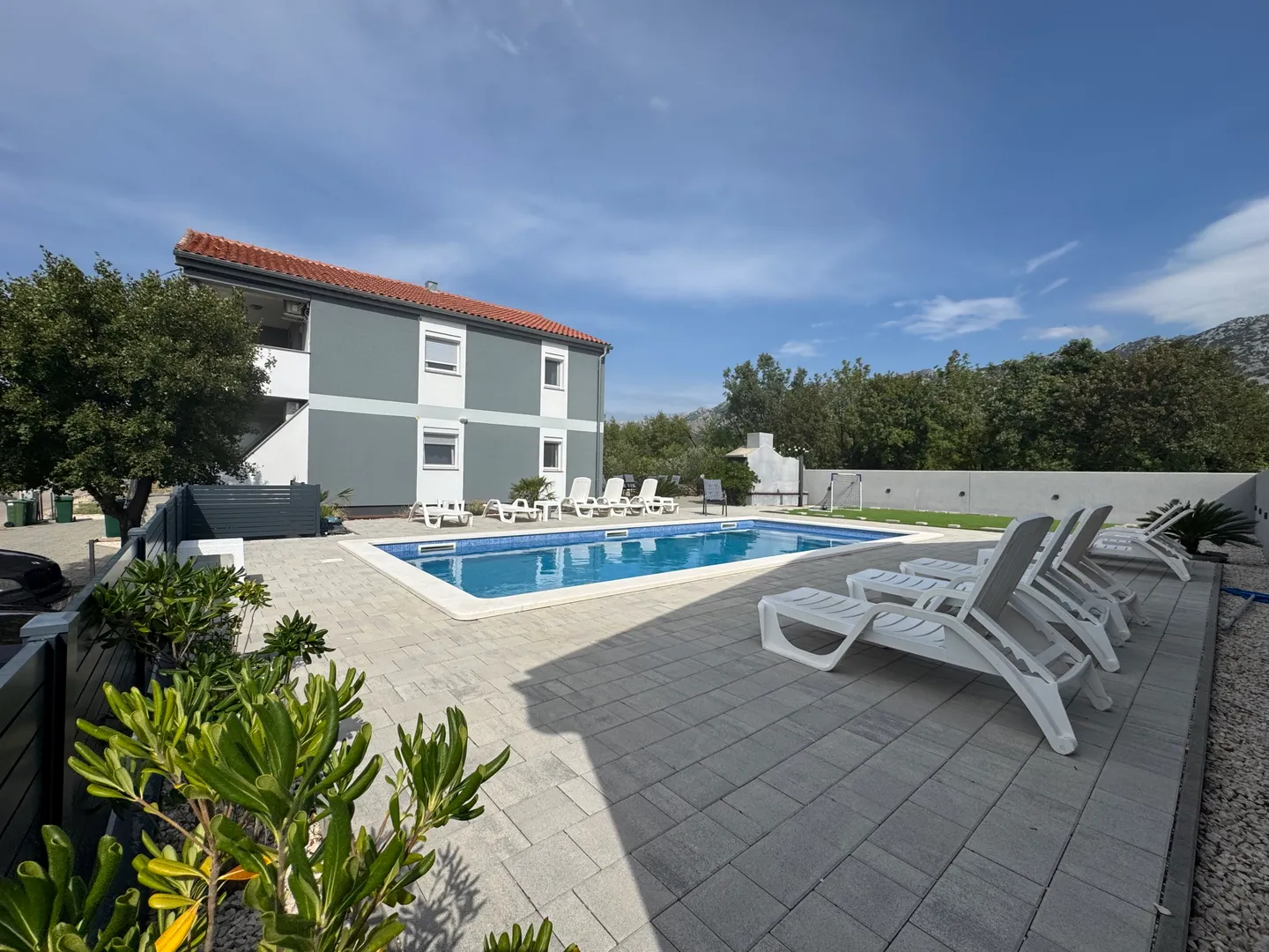 seline, kuća sa bazenom, 4 apartmana u mirnom okruženju - slika 23