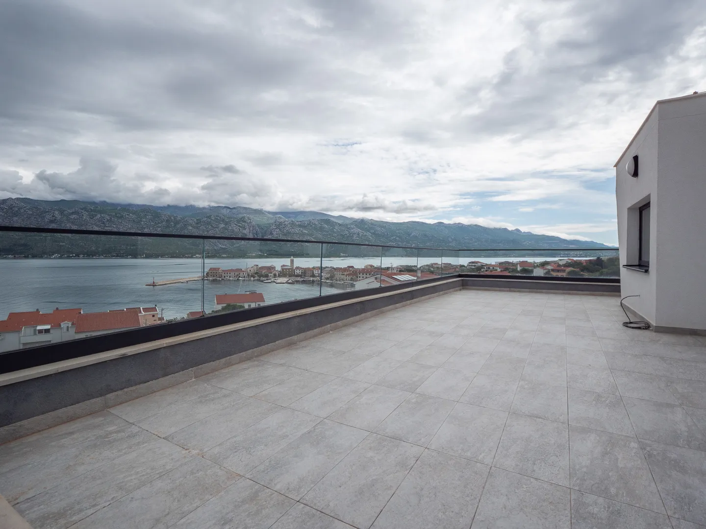 Hrvatska, Zadar, Vinjerac – penthouse s krovnom terasom i pogledom na more - Vinjerac, Posedarje