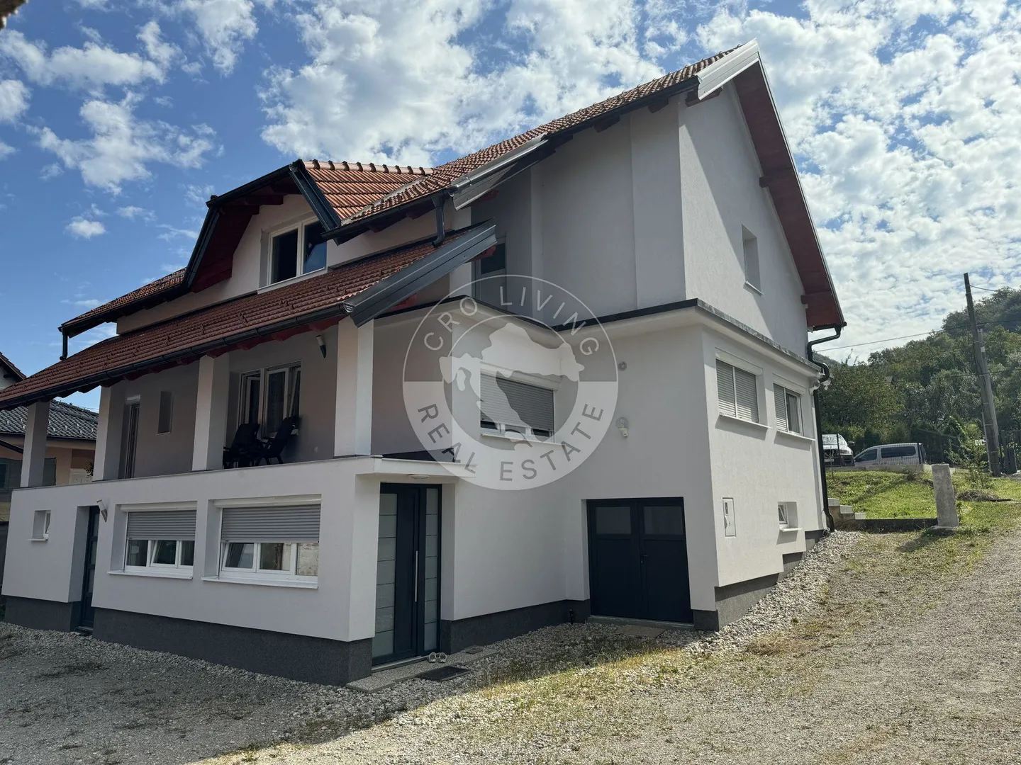 Zaprešić, Samostojeća kuća 310 m2, na površini od 1830 m2, sa gospodarskim prostorom