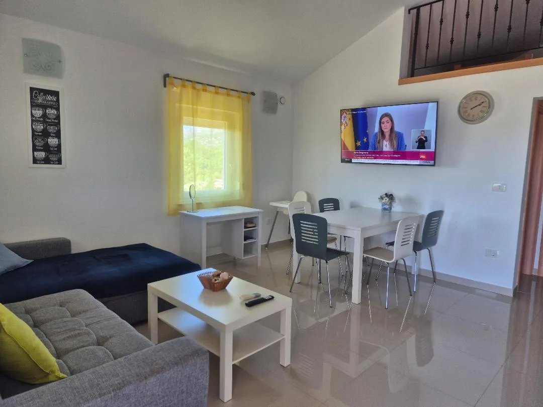 seline, kuća sa bazenom, 4 apartmana u mirnom okruženju - slika 6