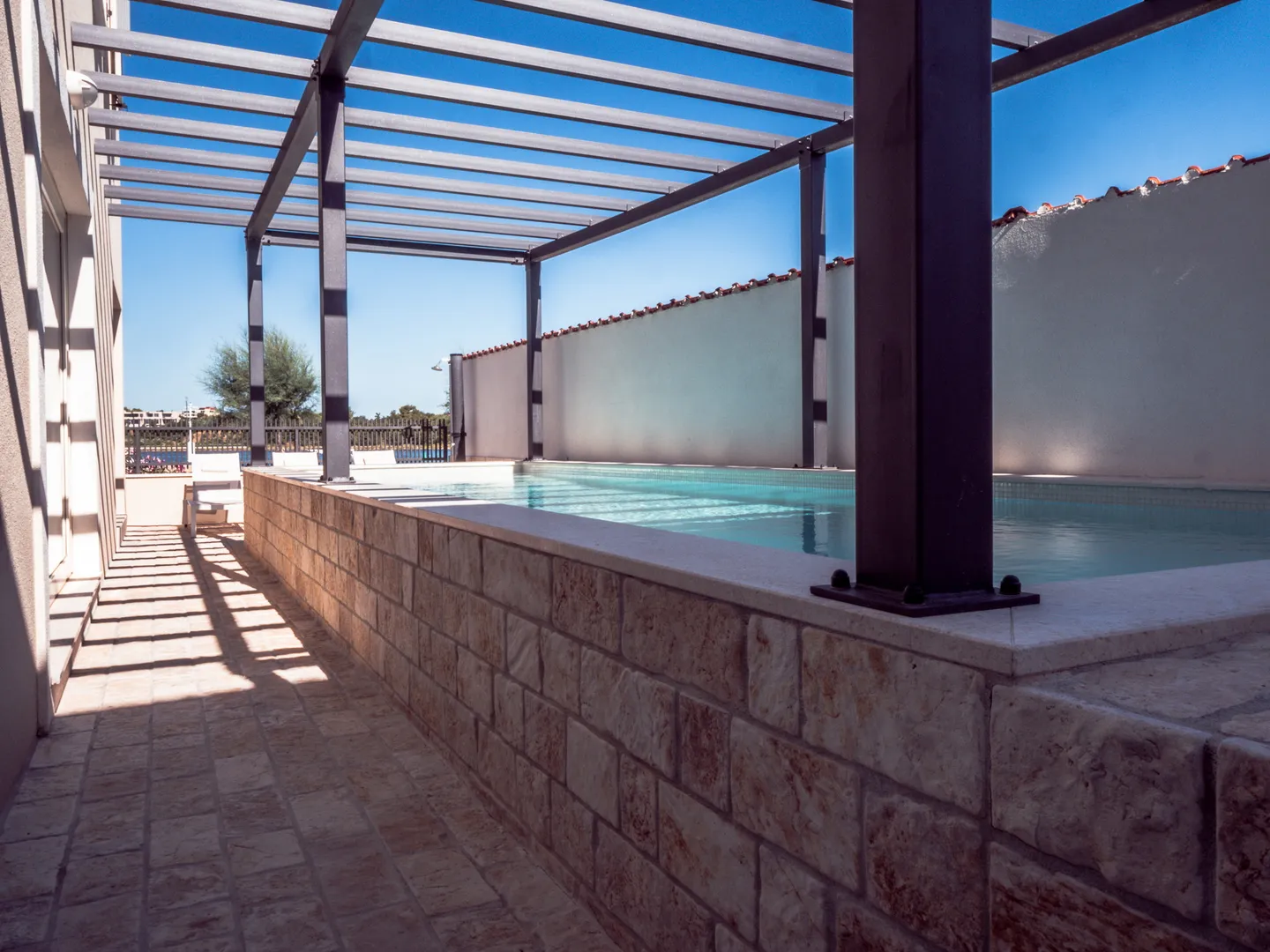 luksuzna vila s bazenom, prvi red do mora, nin - zadar - slika 16