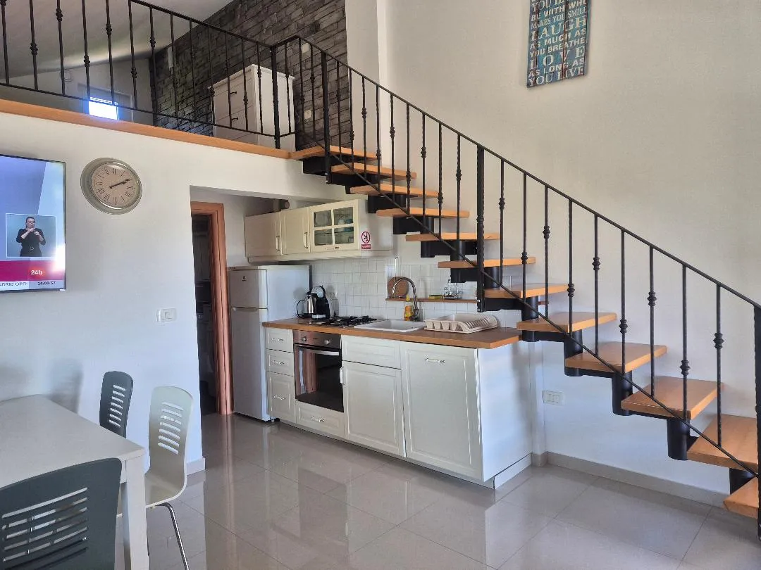 seline, kuća sa bazenom, 4 apartmana u mirnom okruženju - slika 4