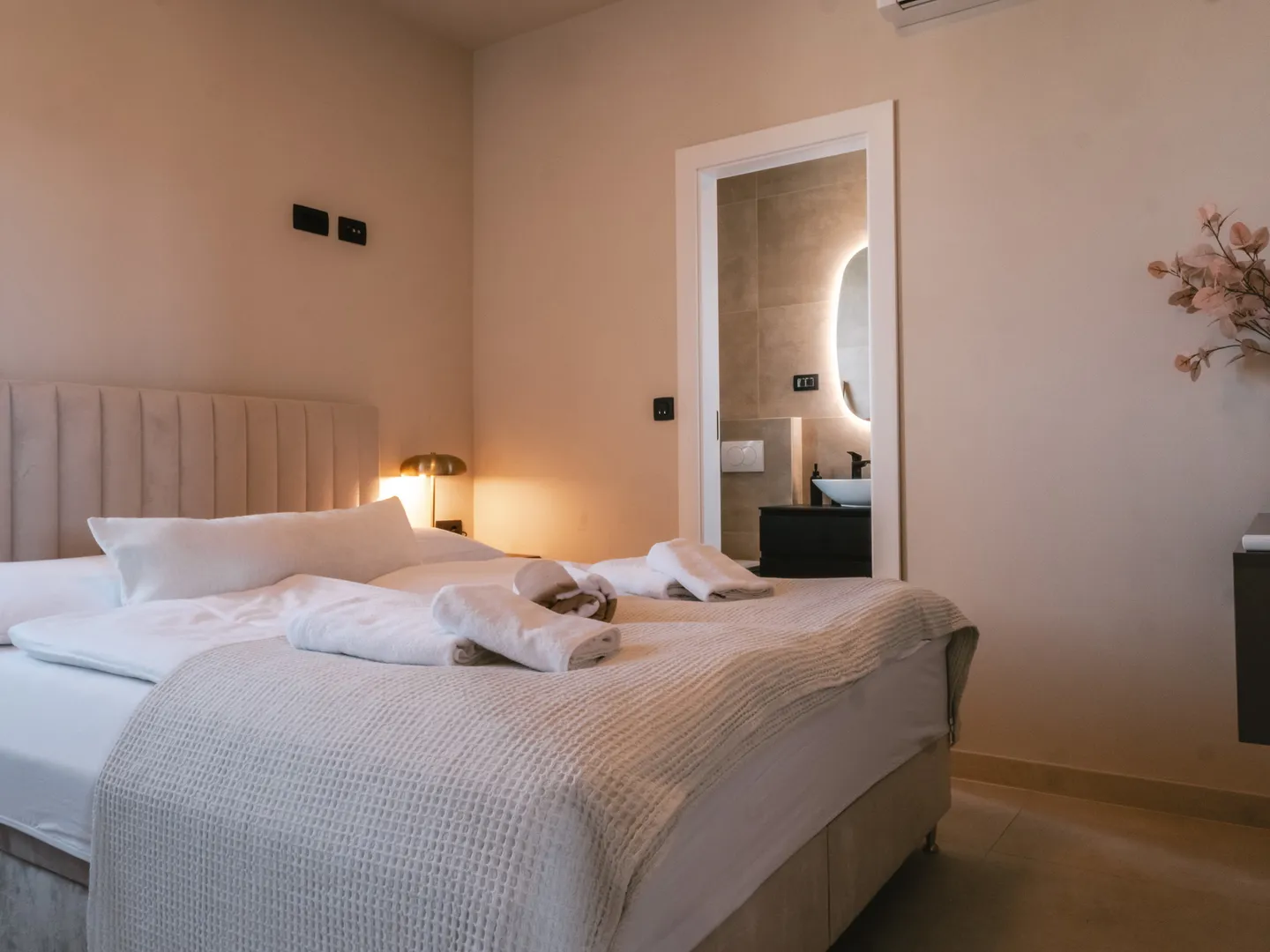 luksuzna vila s bazenom, prvi red do mora, nin - zadar - slika 30