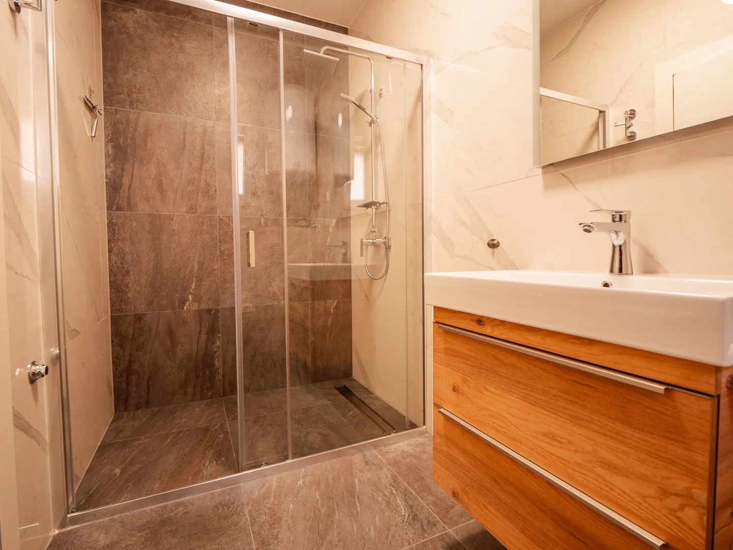hrvatska, zadar, vir, 4 apartmana, visokokvalitetna i održavana, potpuno opremljena i namještena, investicijska nekretnina blizu mora - slika 8