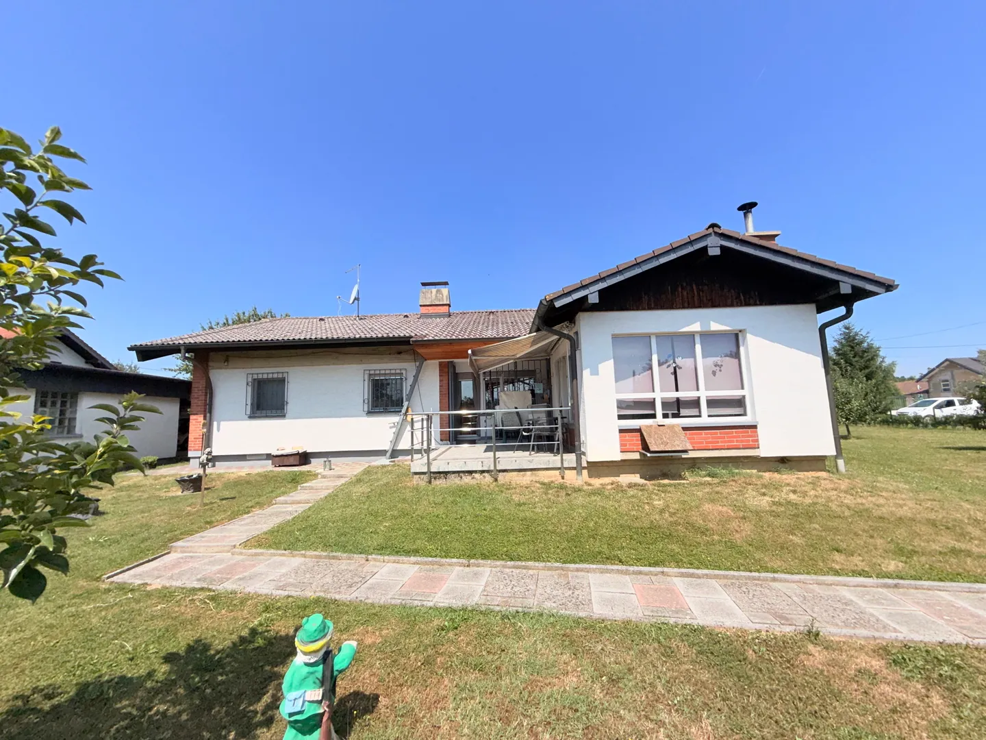 kloštar ivanić - uređena prizemnica s 3 spavaće sobe, garažom i parcelom od 2.054 m2 - slika 30