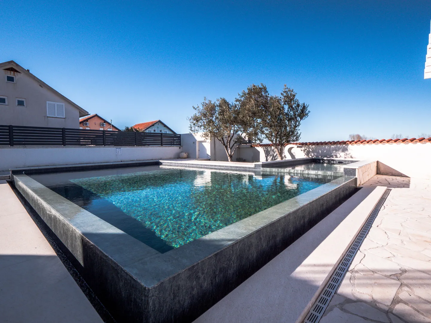 hrvatska, zadar, vrsi - prostrana moderna kuća s bazenom, kaminom i garažom, 152 m² stambena površina - slika 5