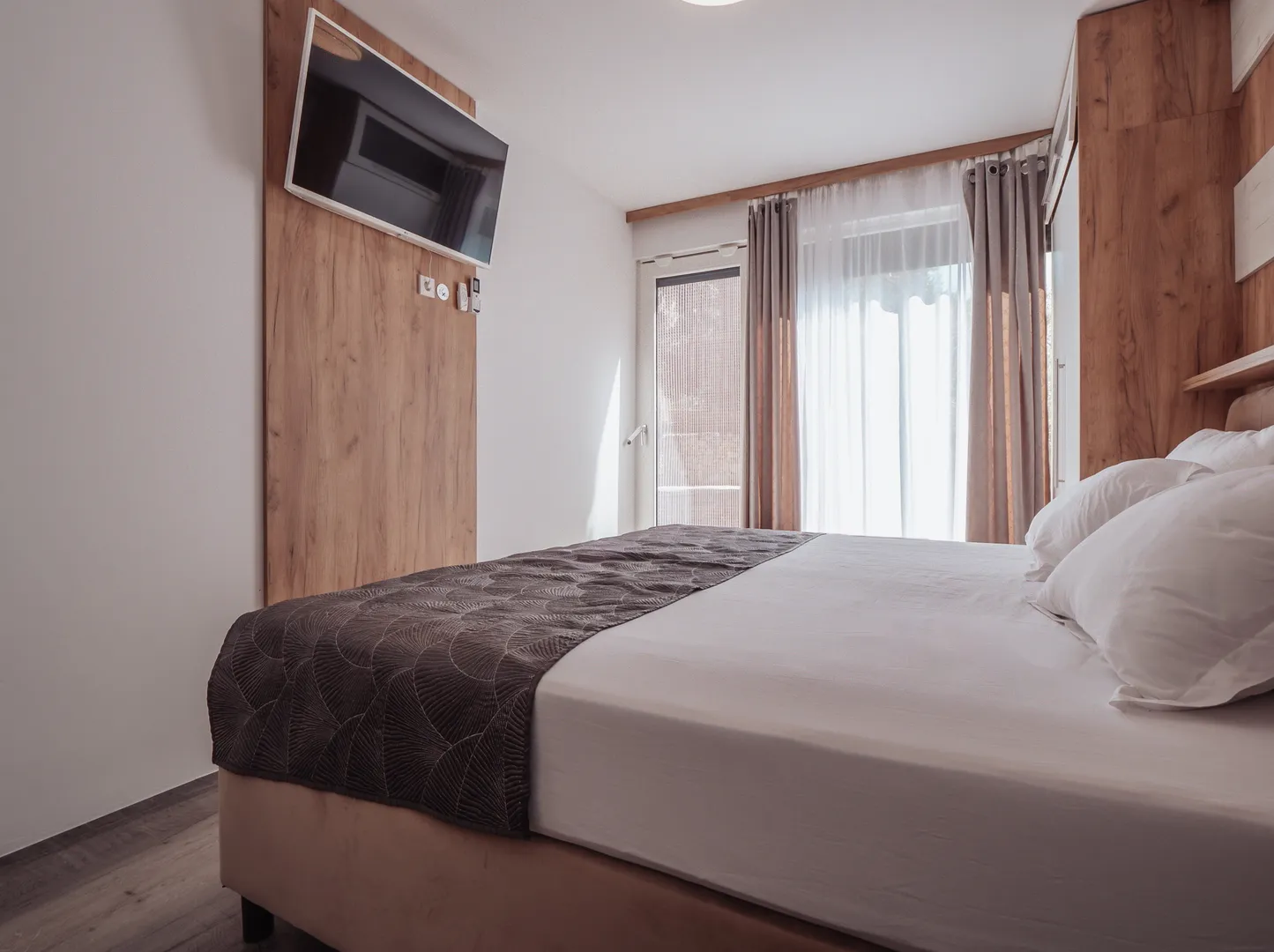 hrvatska, pag, mandre – ekskluzivna dizajnerska kuća s bazenom, podrumom i vrtom, 122 m² - slika 31