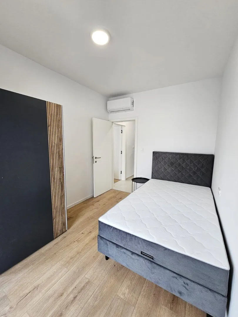 prvi red do mora – luksuzni penthouse 240 m² + krovna terasa 98 m² | srima – vodice - slika 10