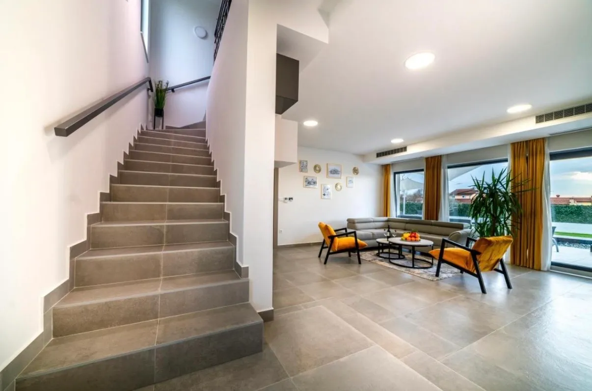 istra, luksuz i privatnost u srcu istre, vila sa bazenom 204 m2 - slika 34