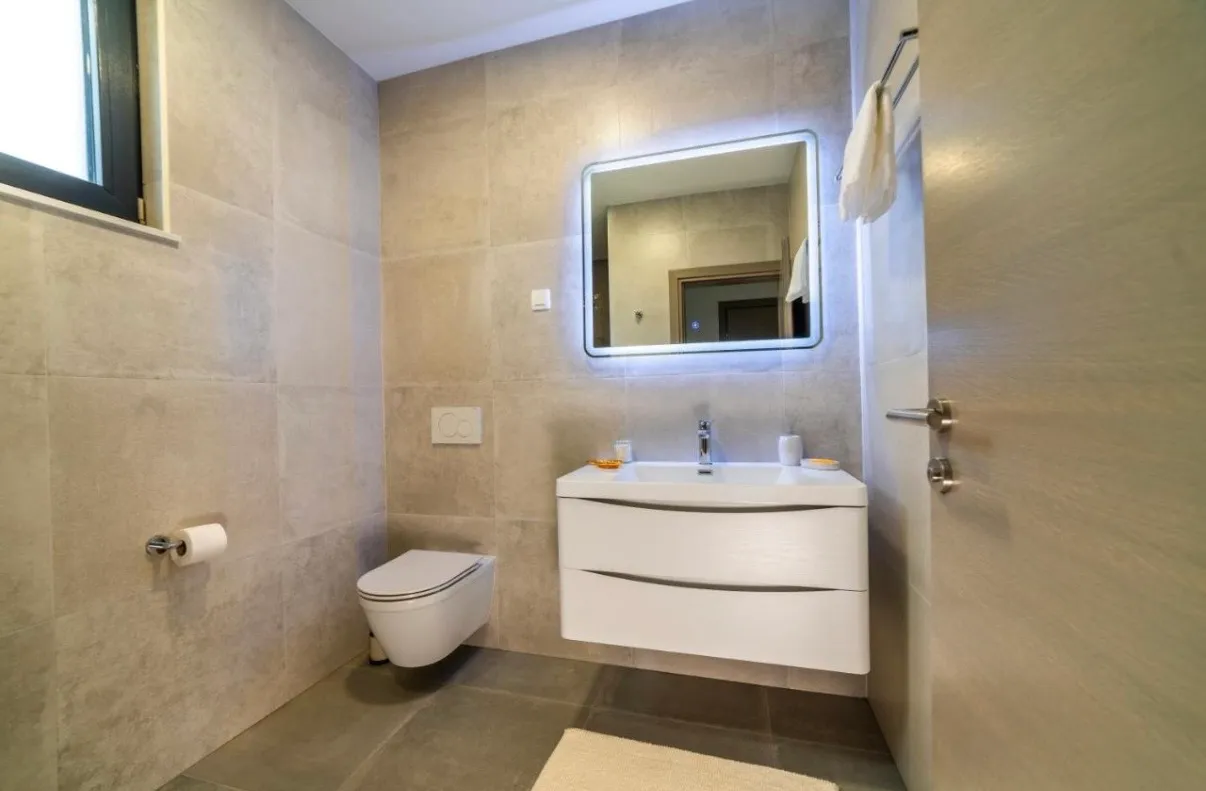 istra, luksuz i privatnost u srcu istre, vila sa bazenom 204 m2 - slika 26