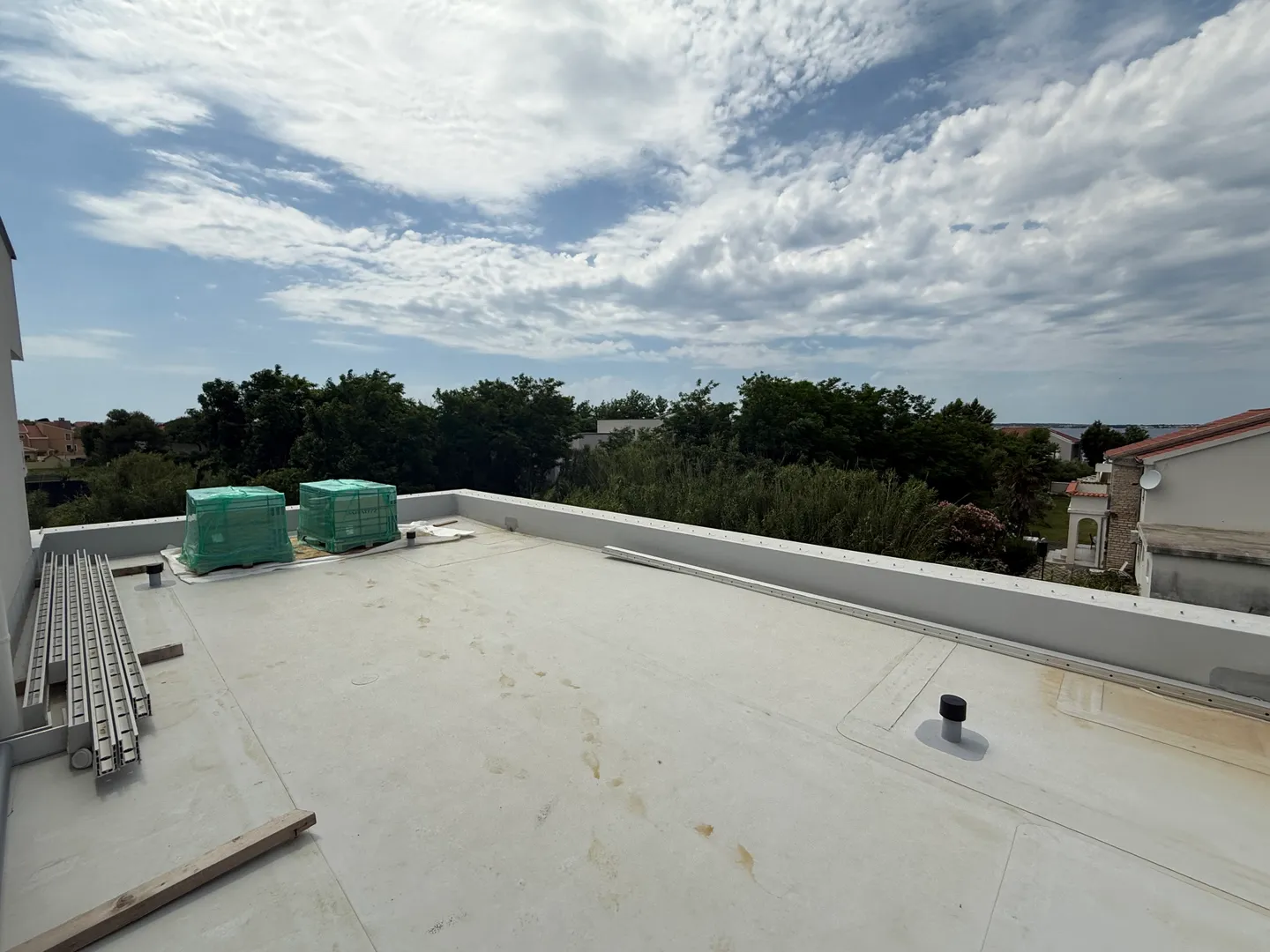 dvoetažni stan s krovnom terasom, 200 m od mora, privlaka - zadar - slika 24