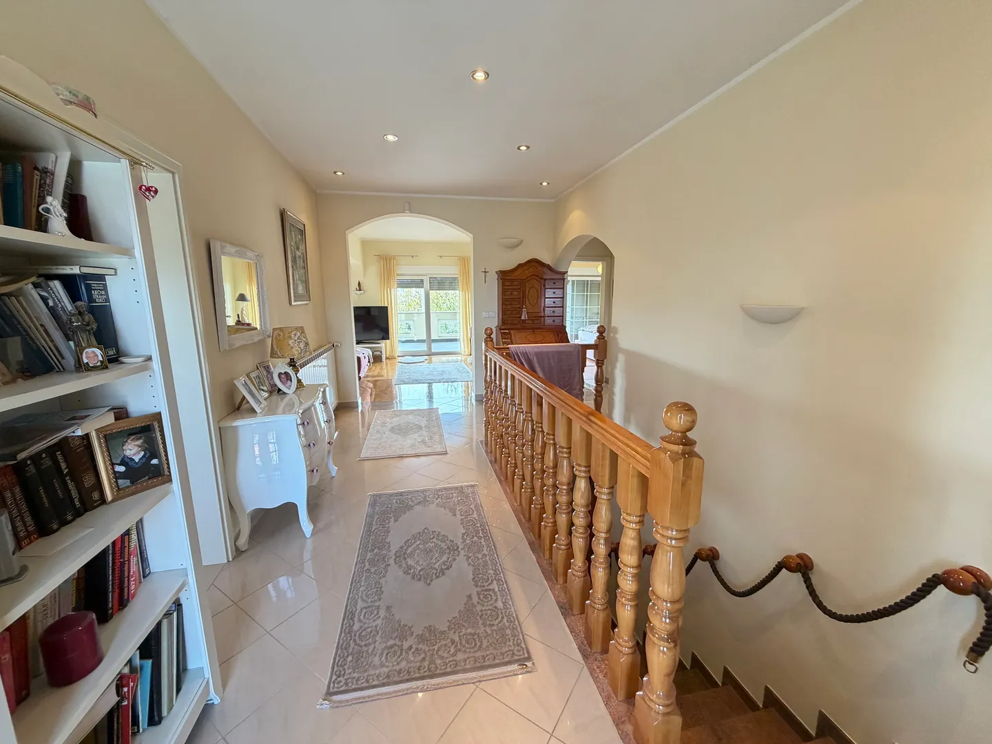 zagreb, dubrava-novoselec, kuća s dva stana 358 m2, na parceli od 911 m2 - slika 38