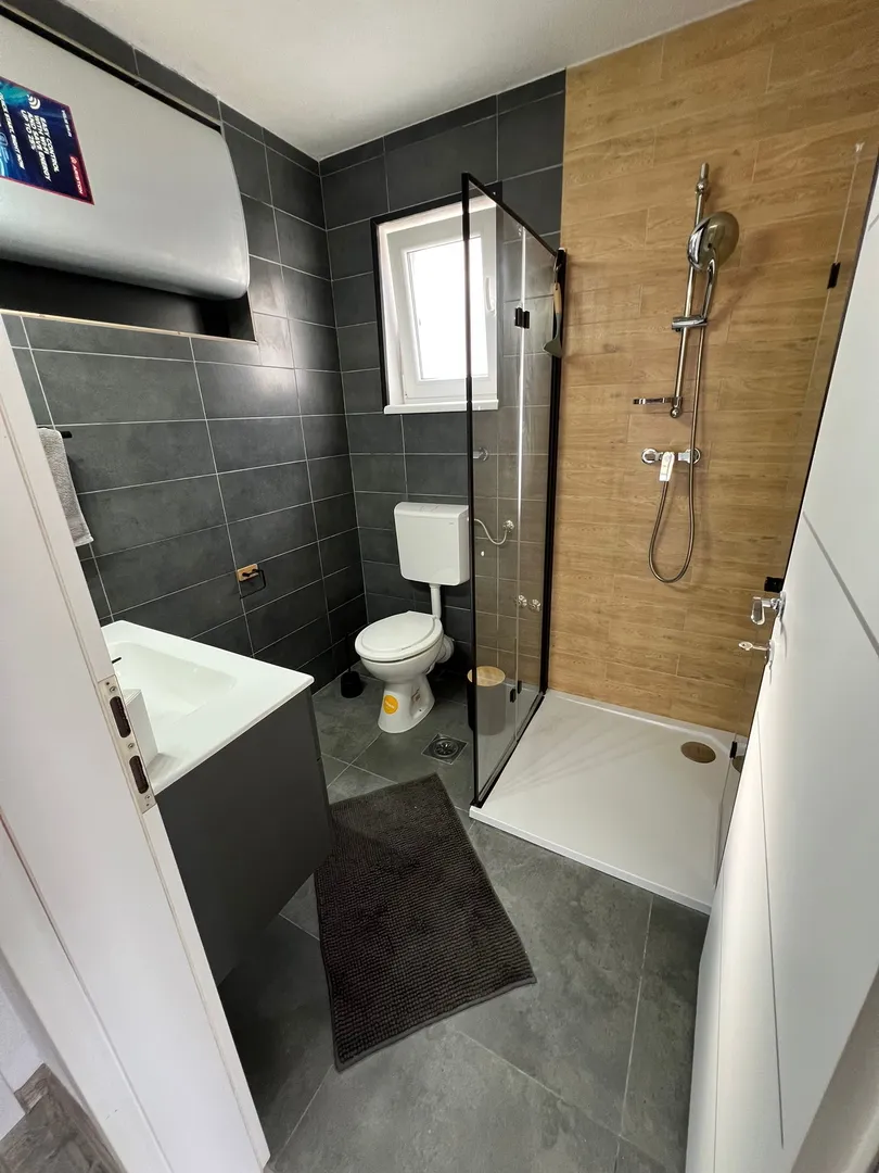 otok čiovo, okrug gornji- kuća s apartmanima, 80 m od mora i 8 km od zračne luke - slika 6