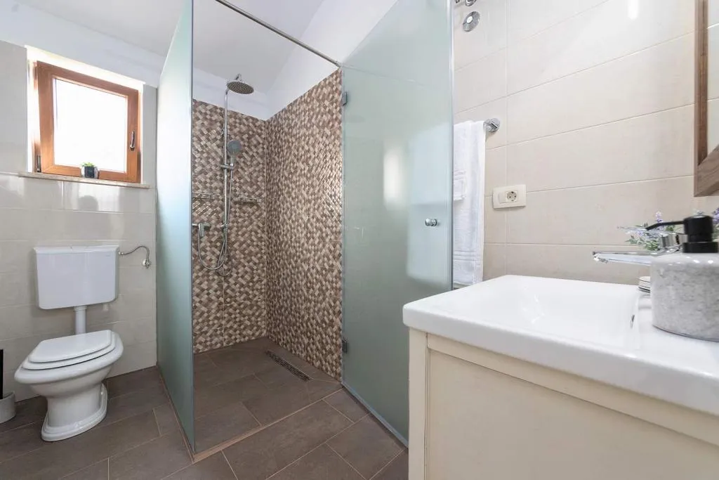 poreč, jasenovica– moderna vila s bazenom u prirodnum ambijentu- na 744 m² zemljišta - slika 14