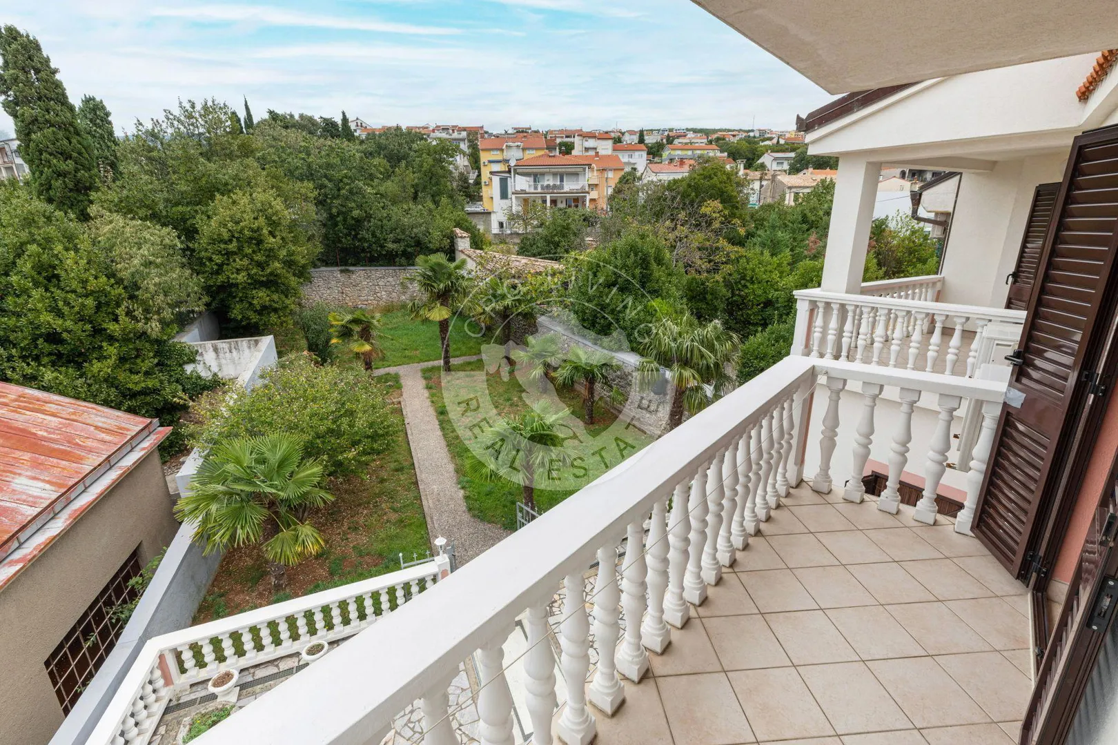 crikvenica, kuća 498 m2, tri stana apartmana jedan stan i dva poslovna prostora - slika 19