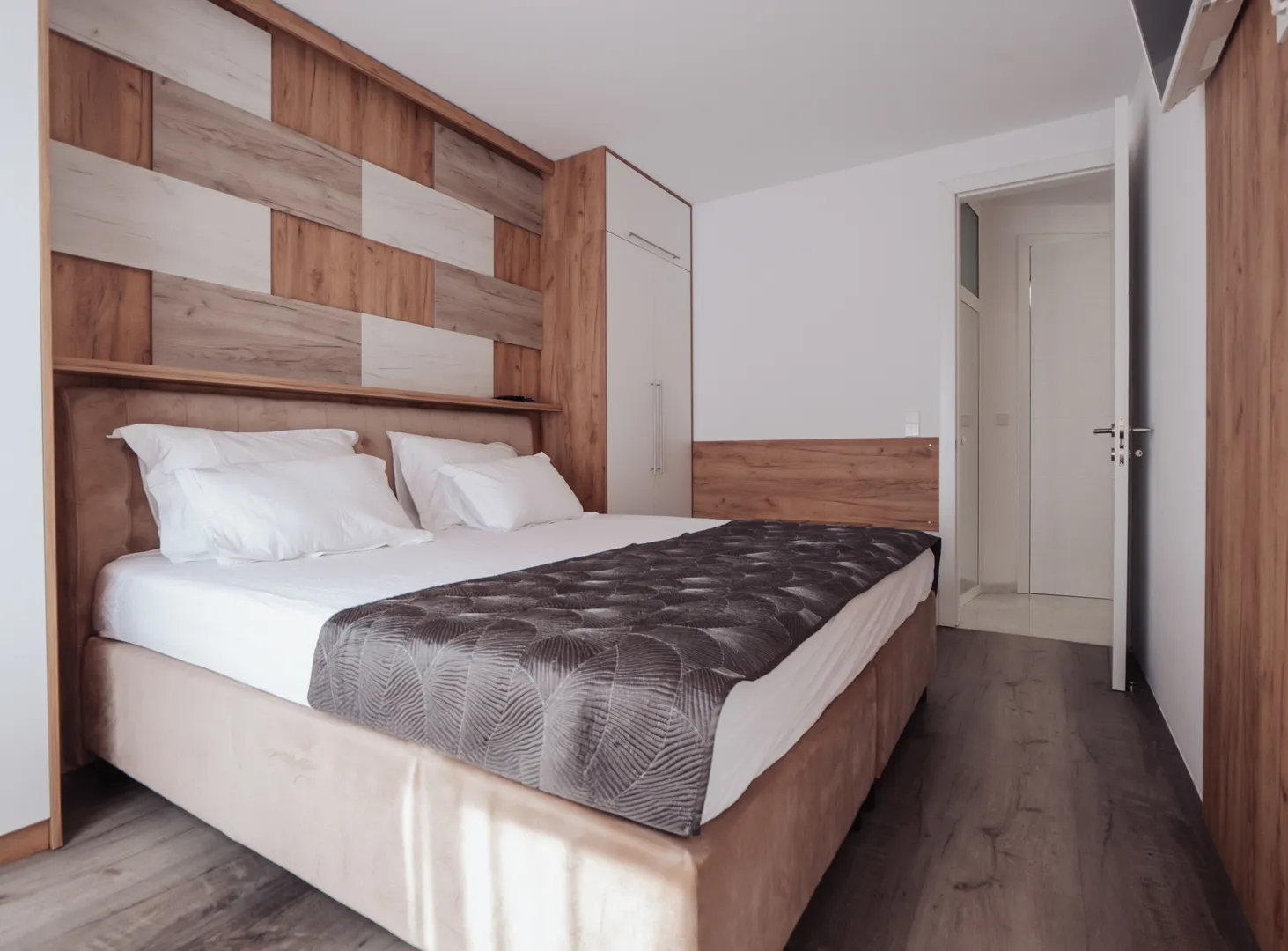 hrvatska, pag, mandre – ekskluzivna dizajnerska kuća s bazenom, podrumom i vrtom, 122 m² - slika 29