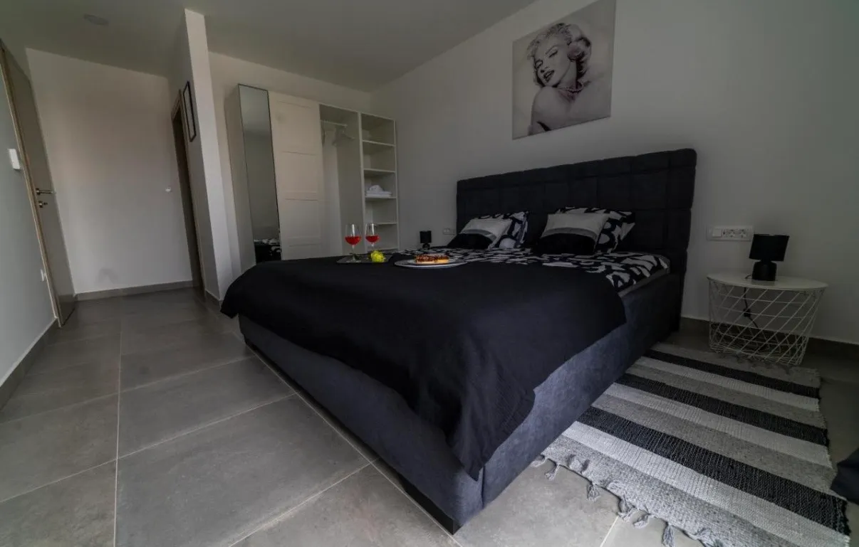 istra, luksuz i privatnost u srcu istre, vila sa bazenom 204 m2 - slika 16