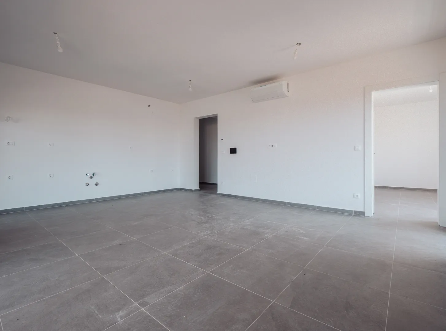 hrvatska, pag, povljana – novogradnja stan 75 m² s 2 spavaće sobe, balkonom, liftom i parkingom - slika 10