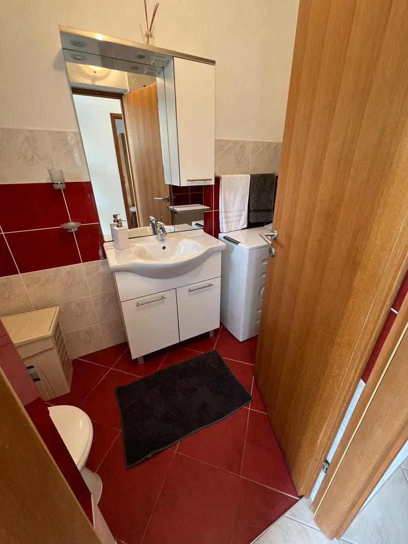 otok čiovo, okrug gornji- kuća s apartmanima, 80 m od mora i 8 km od zračne luke - slika 12