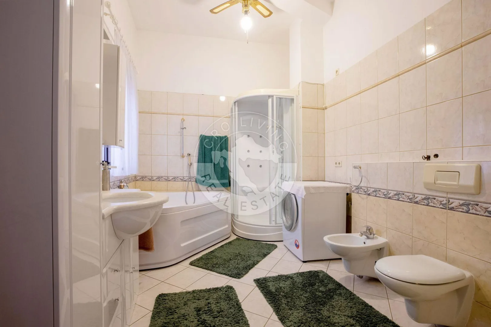 crikvenica, kuća 498 m2, tri stana apartmana jedan stan i dva poslovna prostora - slika 7