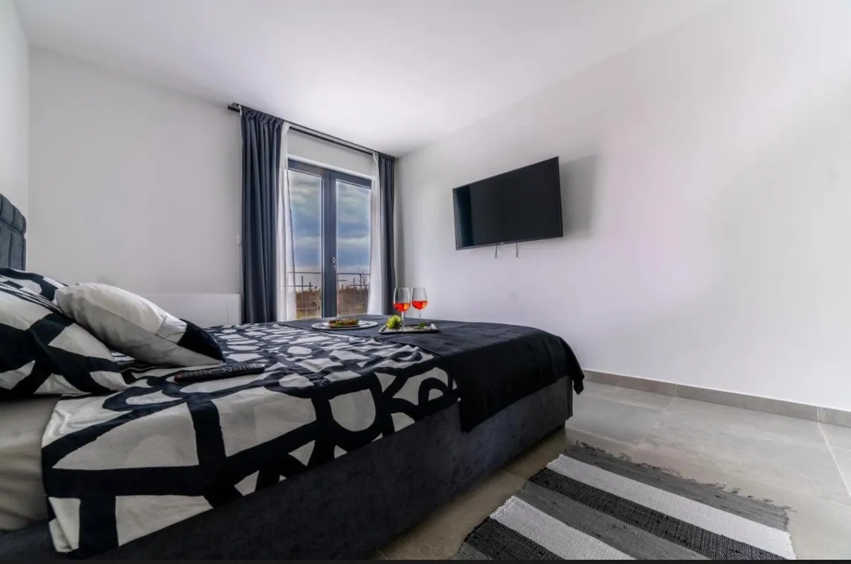 istra, luksuz i privatnost u srcu istre, vila sa bazenom 204 m2 - slika 17