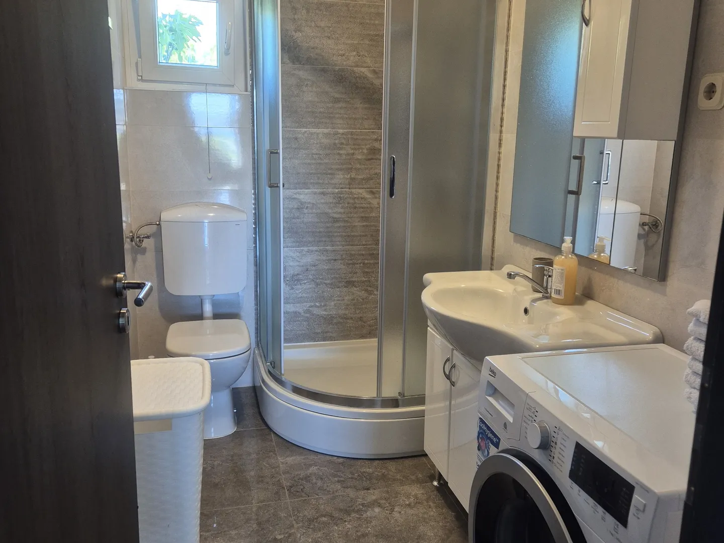 seline, kuća sa bazenom, 4 apartmana u mirnom okruženju - slika 11
