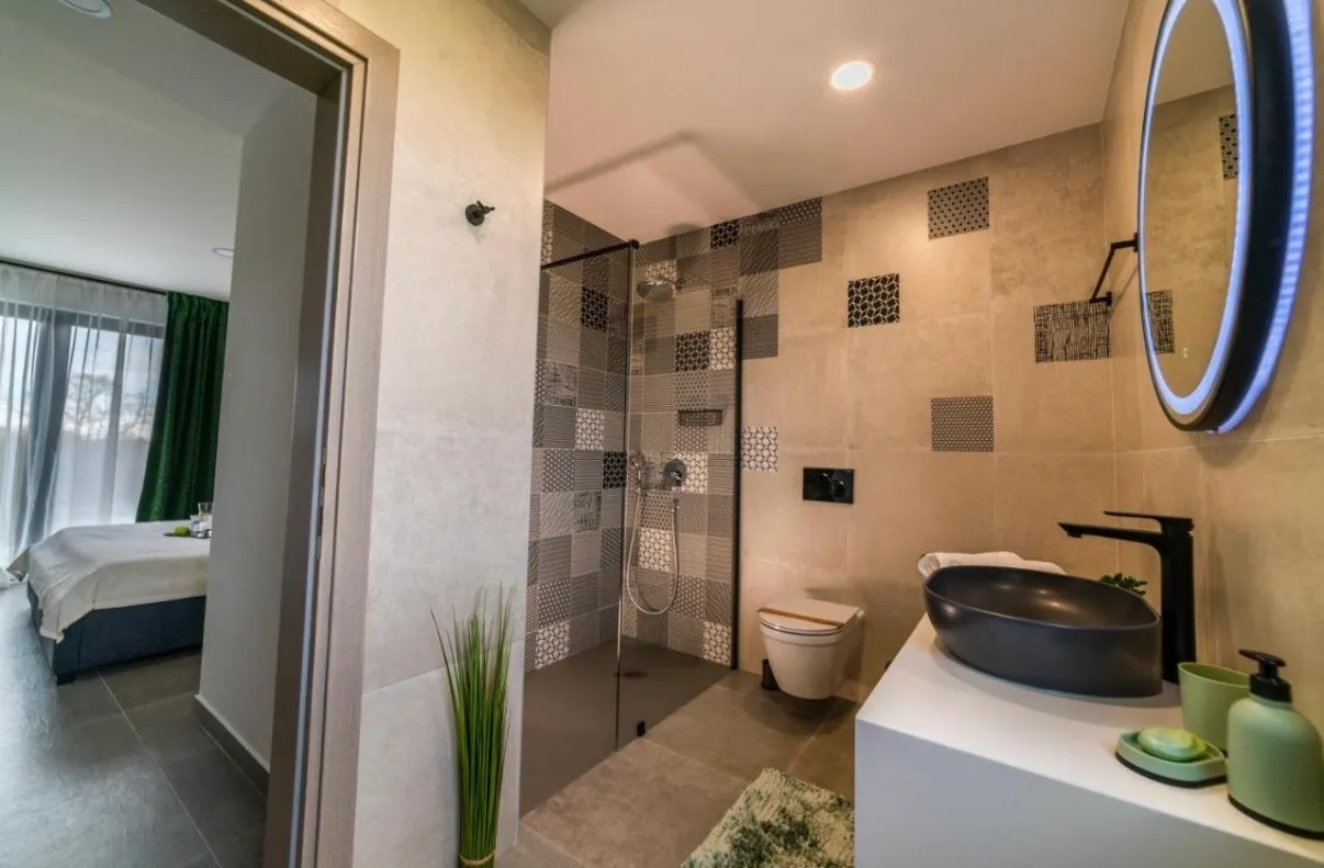 istra, luksuz i privatnost u srcu istre, vila sa bazenom 204 m2 - slika 7