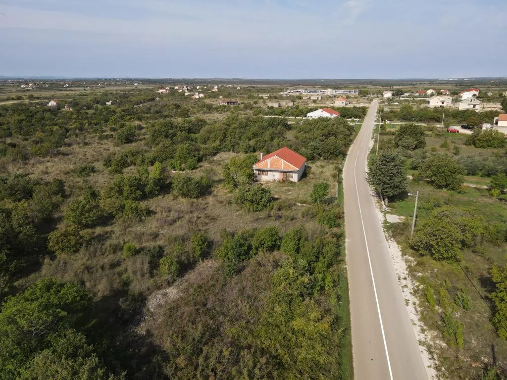 hrvatska, zemunik, zadar – 2.062 m² građevinskog zemljišta s kućom + 1.987 m² poljoprivrednog zemljišta u mirnoj zoni, 5 min od zračne luke - slika 12