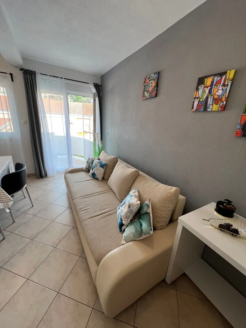 otok čiovo, okrug gornji- kuća s apartmanima, 80 m od mora i 8 km od zračne luke - slika 9