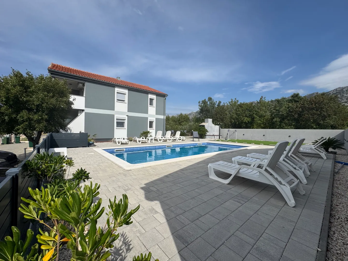seline, kuća sa bazenom, 4 apartmana u mirnom okruženju - slika 23