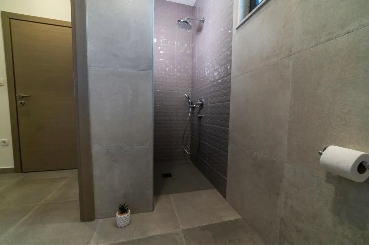 istra, luksuz i privatnost u srcu istre, vila sa bazenom 204 m2 - slika 25
