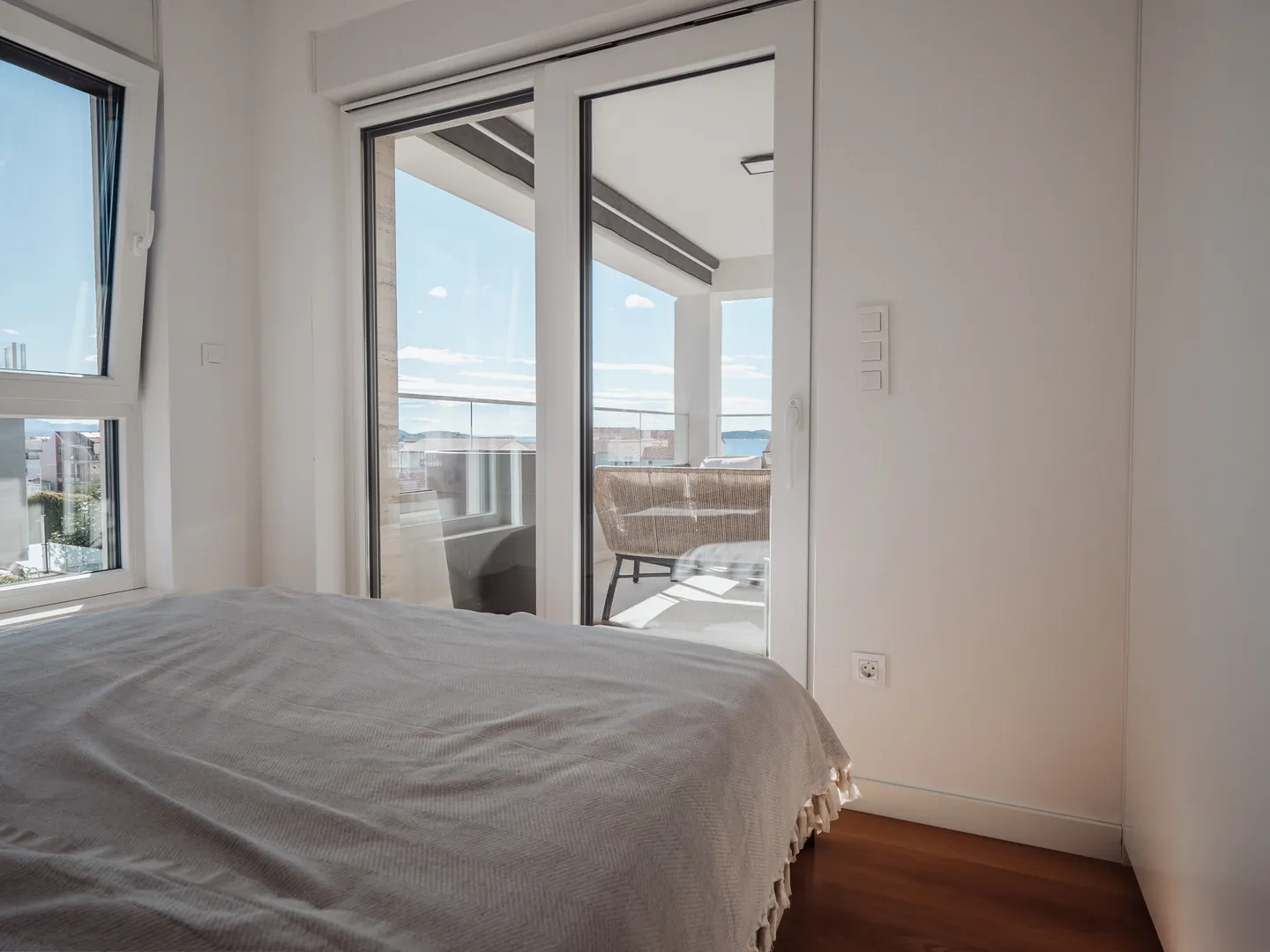 hrvatska, šibenik, vodice (tribunj) – moderan stan na 1. katu s 4 spavaće sobe, 2 terase i 3 parkirna mjesta, 137,91 m² - slika 8